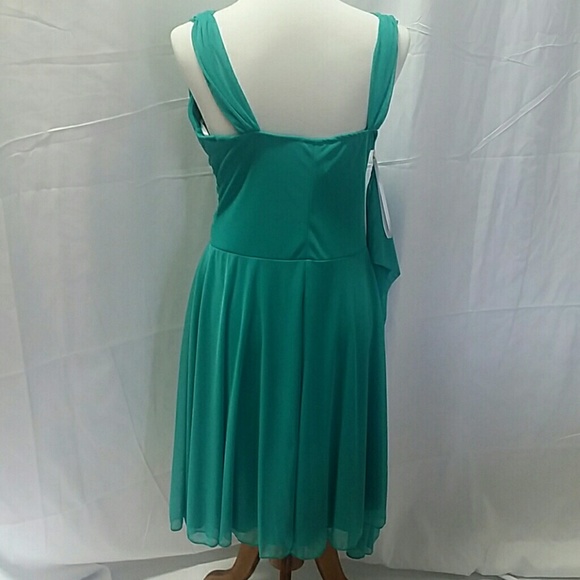 Green evening dress - Picture 4 of 7