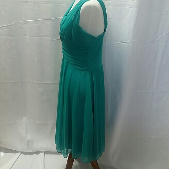 Green evening dress - Picture 5 of 7