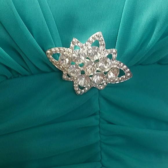 Green evening dress - Picture 6 of 7