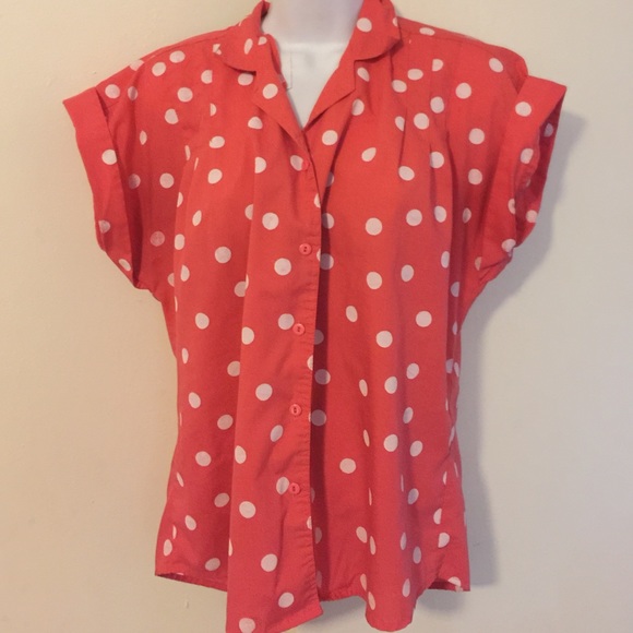 Vintage Polka Dot Top! 🐞