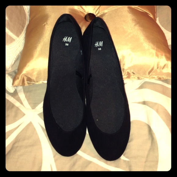 Brand new Black flats from H&M (on hold)