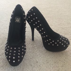 Spiked Black Pumps