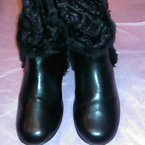 Rocawear black boots with fur