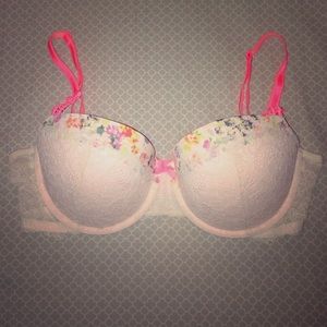 HOLDING Victoria's Secret dream Angels bra 36d