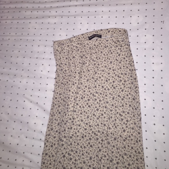 Brandy Melville blue&beige flower print maxi skirt