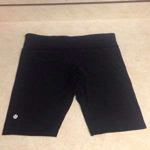 Lululemon black yoga short size 10