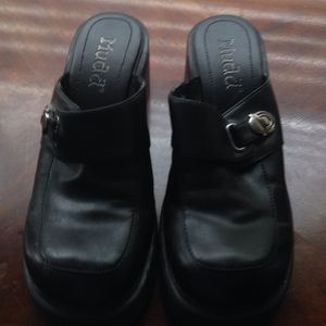 Mudd black clogs