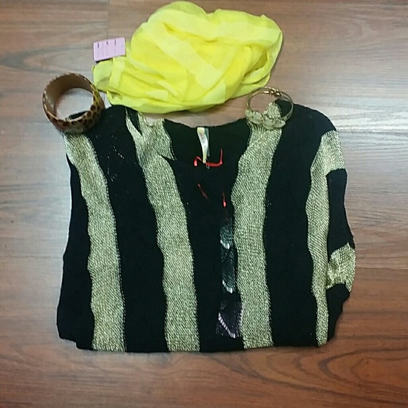 Black & Gold Sweater. Beautiful for any occasion - Picture 1 of 8