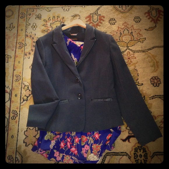 Classic charcoal blazer w pockets & leather trim - Picture 1 of 4