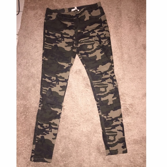 SOLD!! Camo Jeggings with Pockets
