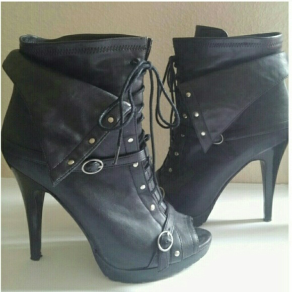 BCBGMaxAzria Boots - BCBG MAX bootie