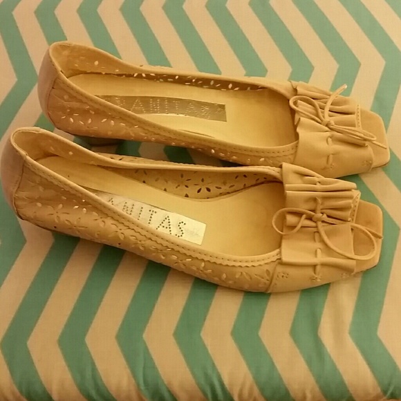 Leather and tan Hispanitas