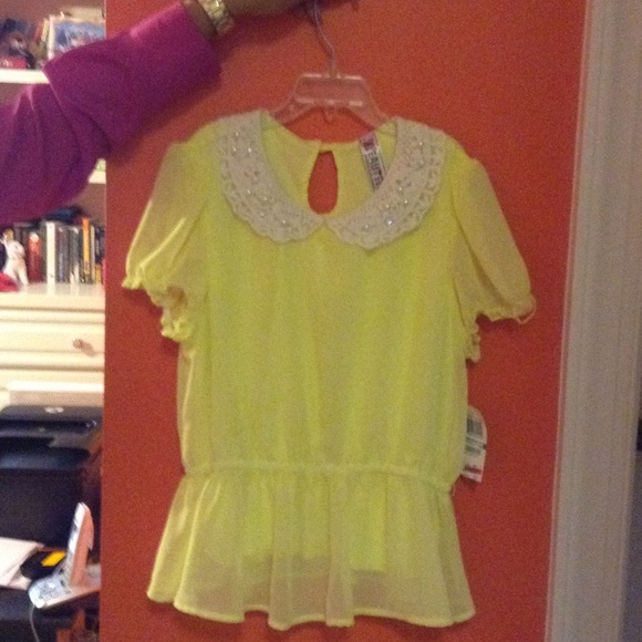Cute top with a blue belt never worn