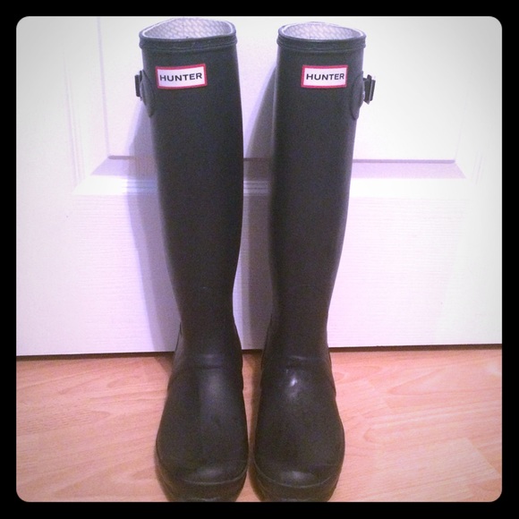 Hunter Boots - *CHEAPER ON MERCARI* Navy Hunter Rainboots!