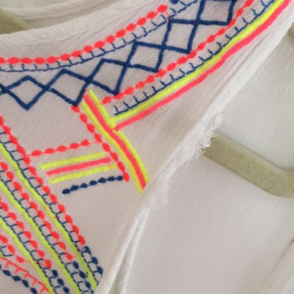 White embroided blouse - Picture 3 of 3