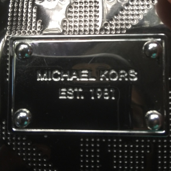 Michael Kors Zip around Wallet