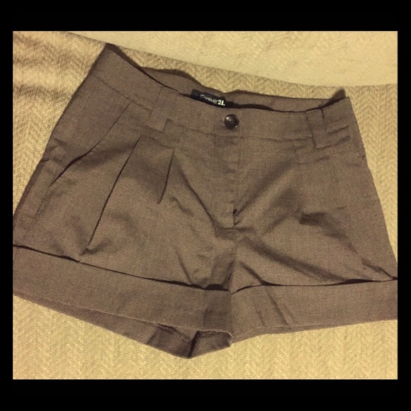 Forever 21 brown short pants