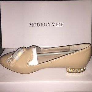 NWT Modern Vice Leather Nude Loafers Gold Tassle