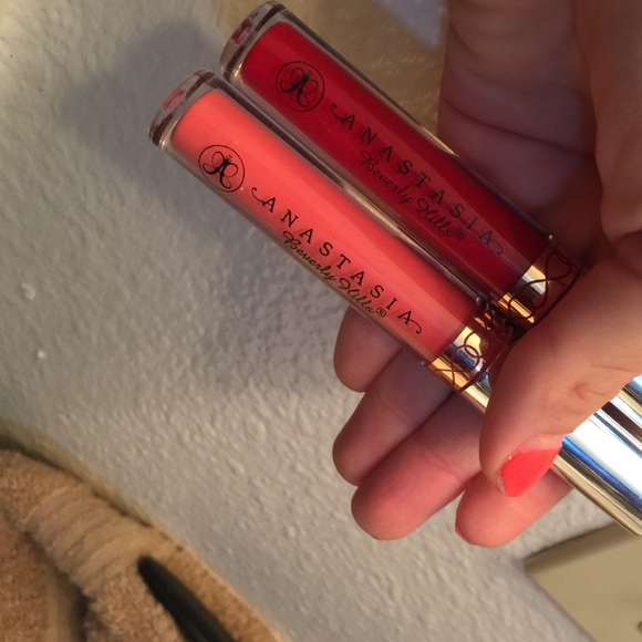 2 Anastasia liquid lipsticks used maybe 3 times !!