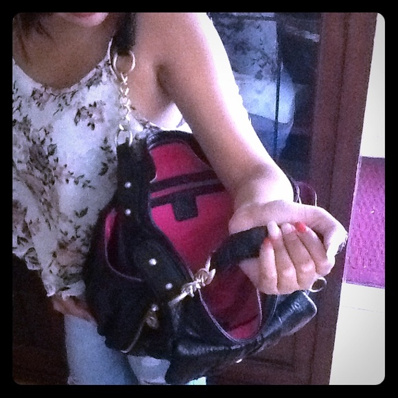 Newly used 👛 Black leather, Hot pink lining