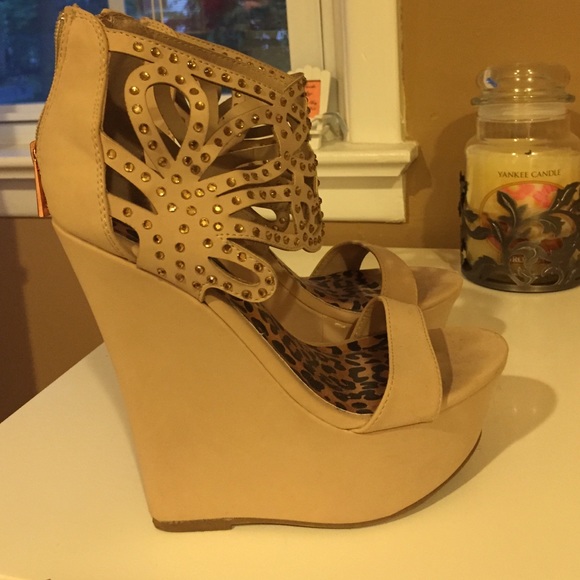 Tan wedges