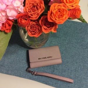 NWT Michael Kors Leather Phone Wristlet Pearl Grey