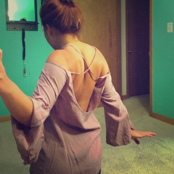 Mauve crossing x's top