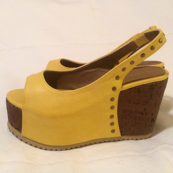 Shoes - Platform wedge