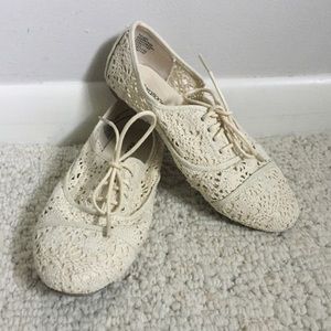 Creme Lace shoes