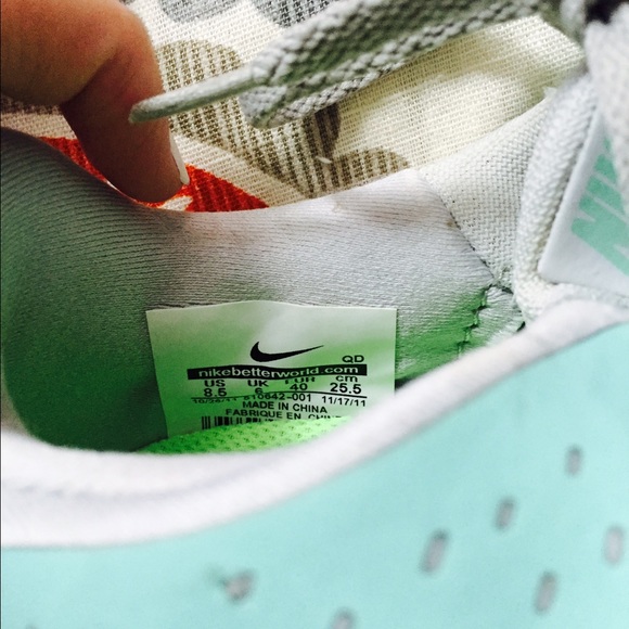 Nike women's running shoes - Picture 2 of 4