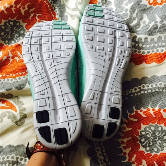 Nike women's running shoes - Picture 3 of 4