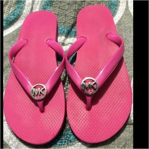 🌺 bright pink MK flip flops