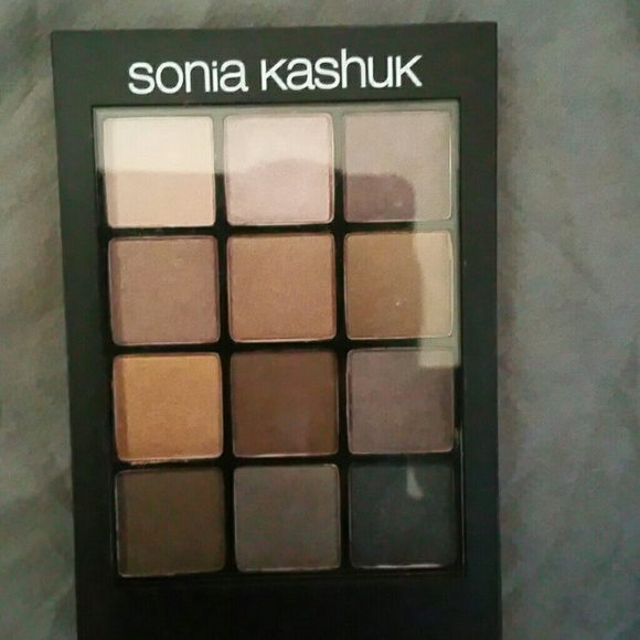 **RESERVED** Sonia Kashi Nude shimmer palette