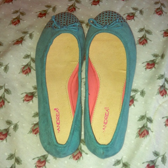 Brand New never worn Turquoise Flats.
