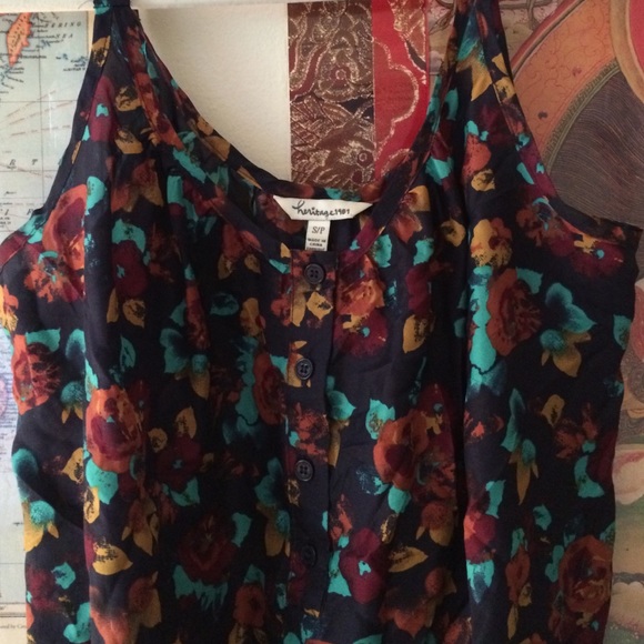 Floral Top - Picture 2 of 2