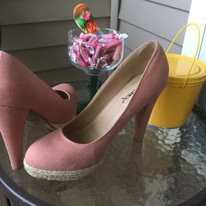 Canvas Pump