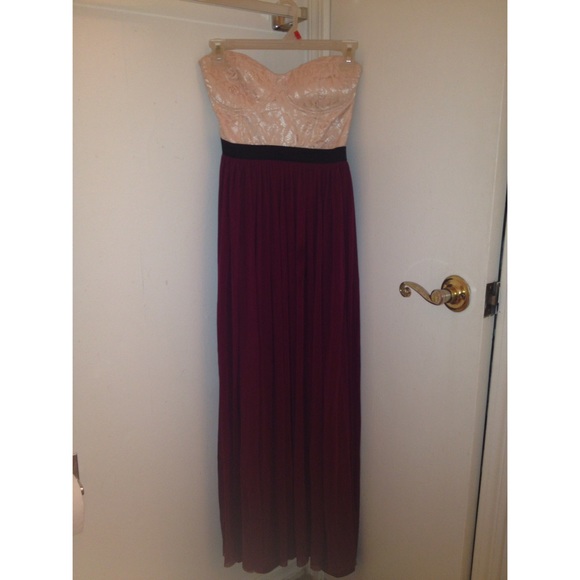 💕 Strapless floor length formal gown 💕