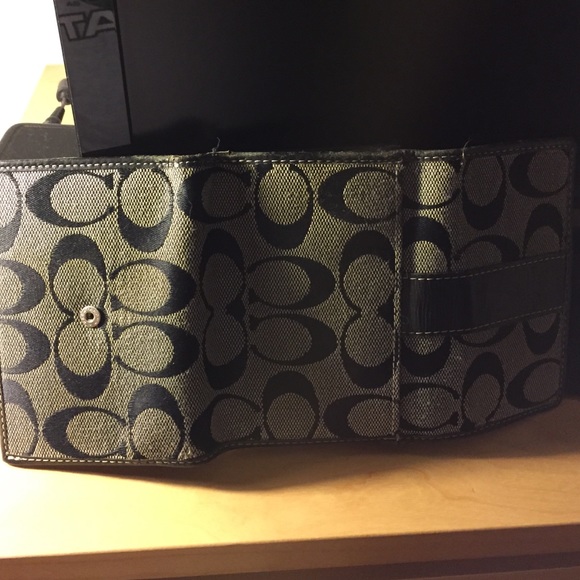Black and grey coach wallet. - Picture 4 of 4
