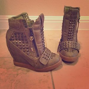 Rockin sneaker wedges!