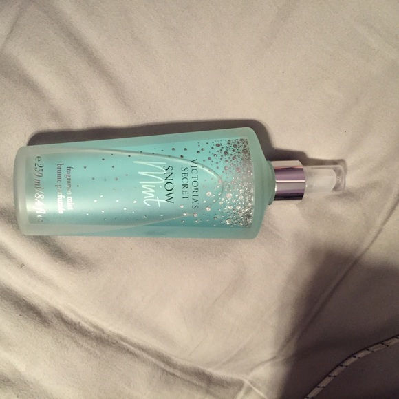 Victoria secret snow mint spray