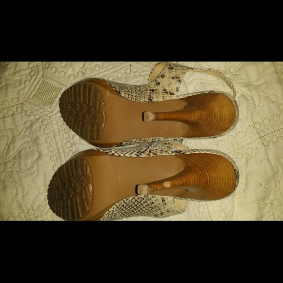 MK shoes authentic - Picture 2 of 3