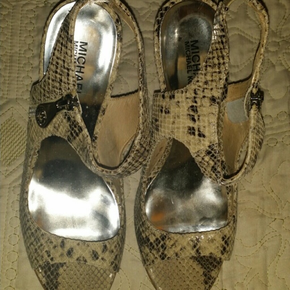 MK shoes authentic - Picture 3 of 3