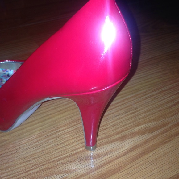 3 inch Madden Girl Red Heels - Picture 3 of 3