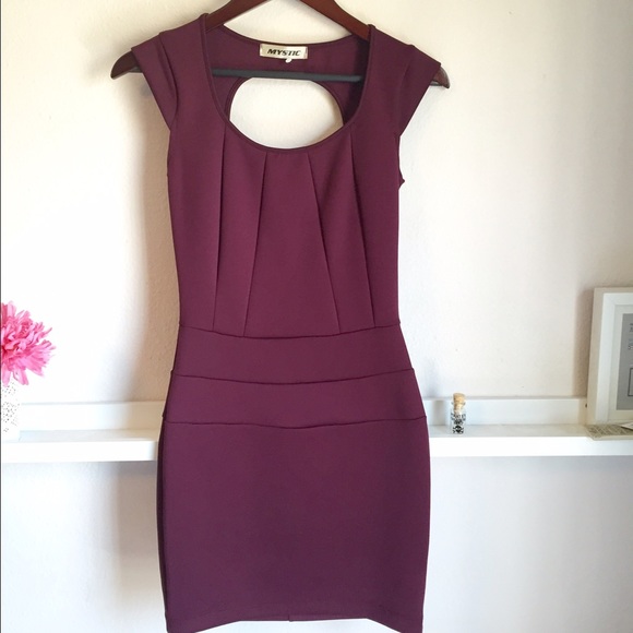 🔴SOLD🔴Beautiful wine bodycon dress💜