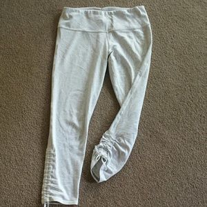 Heathered White Wandering Yogi Crops