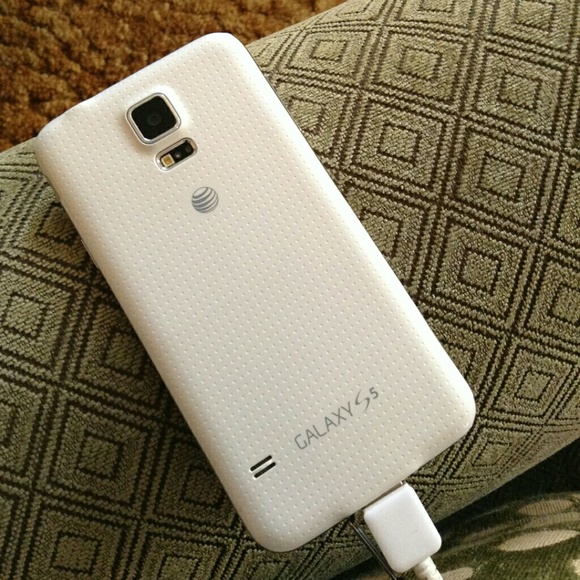 Samsung Galaxy s5 - Picture 3 of 3