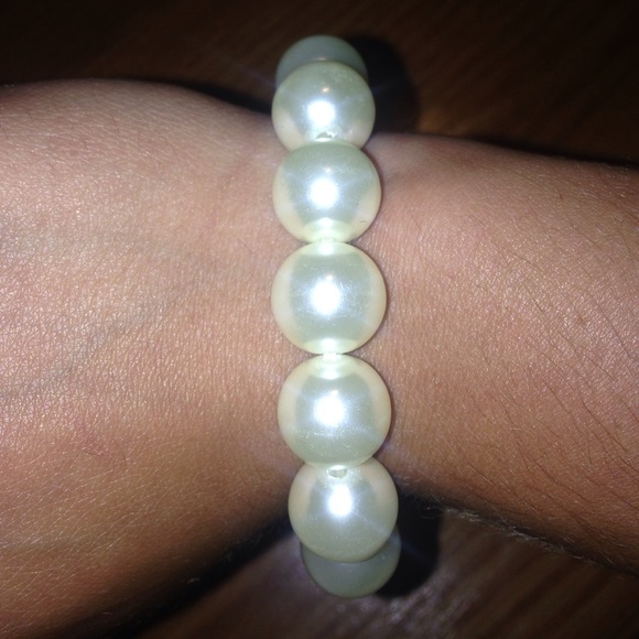 Forever 21 Pearl Bracelet
