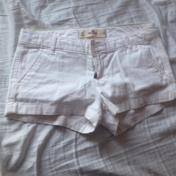 white hollister shorts