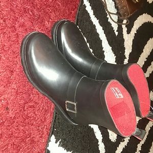 Rainboots (Laila Rowe?