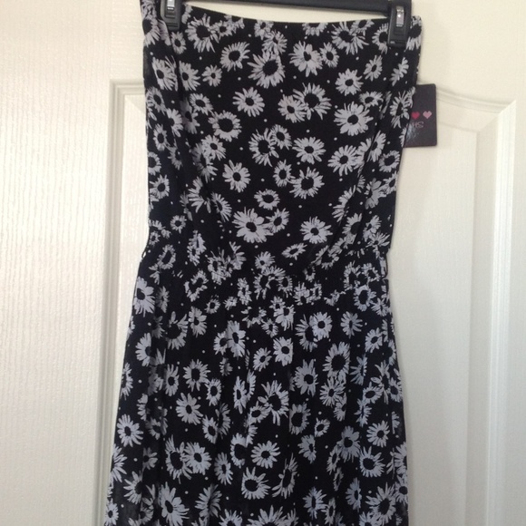 ⚡SALE⚡NWT daisy print jumpsuit - S - Picture 2 of 4
